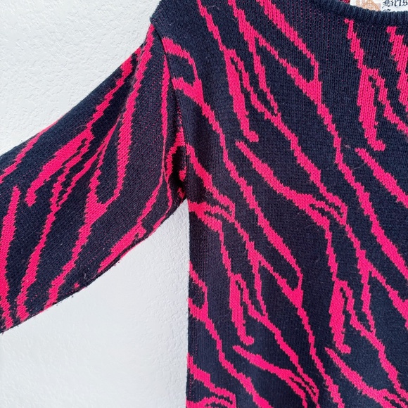 Vintage Bristol Court Red & Black Knit Sweater – Made in Korea – 80s/90s - Picture 5 of 5